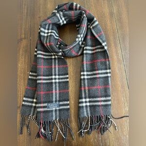 Vintage Burberry's cashmere scarf
